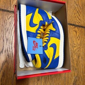 Women’s Nike Air Jordan 1 Retro high og sneakers blue/yellow size 6